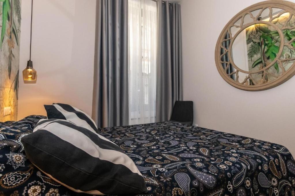 Triana Ines Apartment เซบีญา ภายนอก รูปภาพ